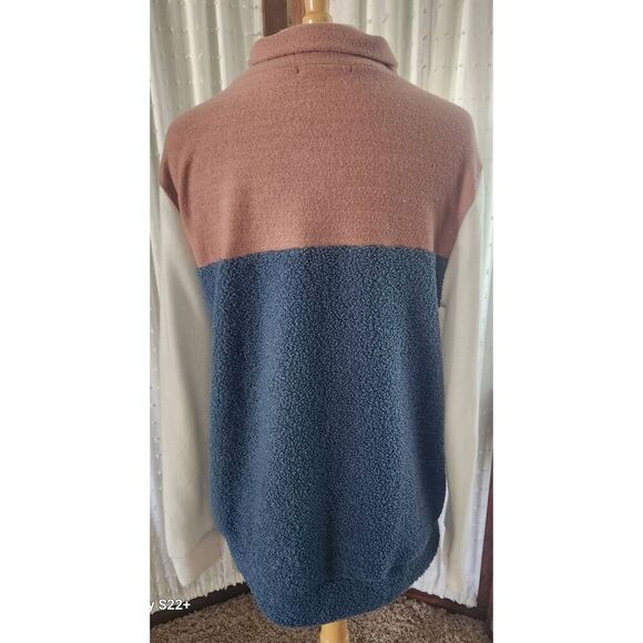 T52 Ces Femme 1/2 button Sherpa pullover - Picture 6 of 8